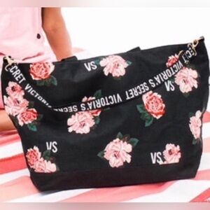 Victoria’s Secrets Roses Flowers Travel Bag Weekender /Beach Tote Bag Black Pink